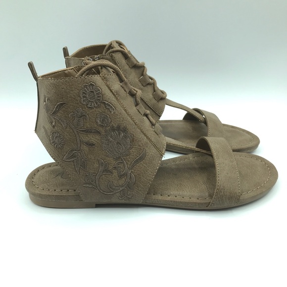 NWT Sugar Watercress Embroidered Sandals - Picture 4 of 7